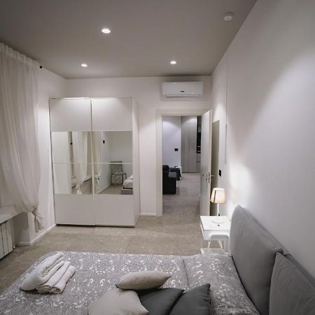 De Luca 6 Apartments Salerno Esterno foto