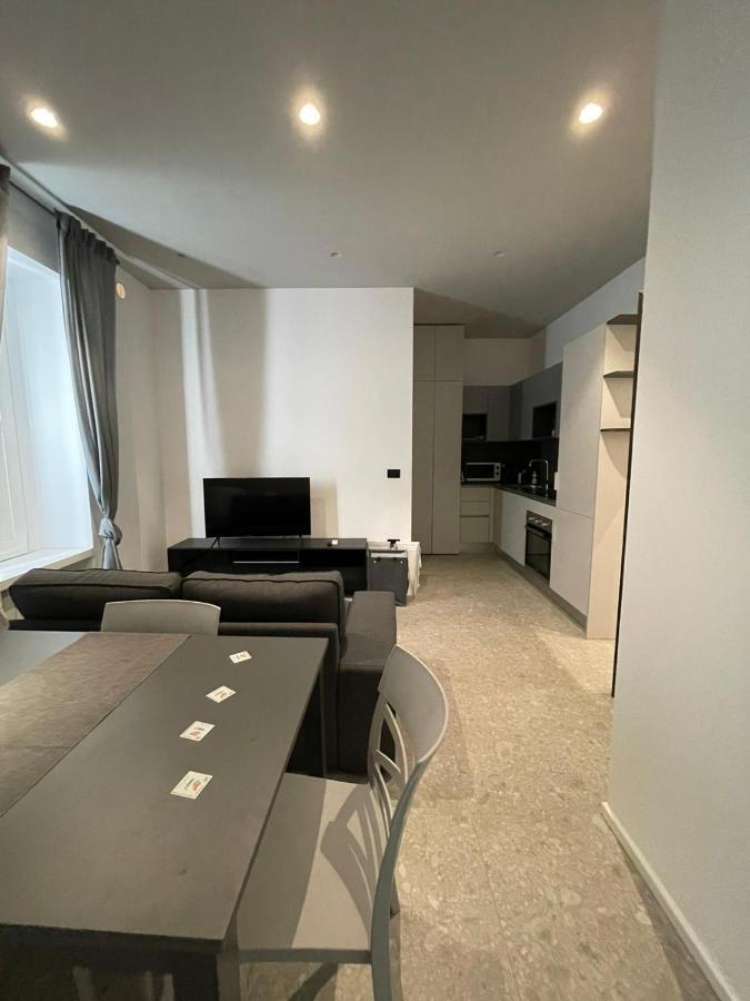 De Luca 6 Apartments Salerno Esterno foto