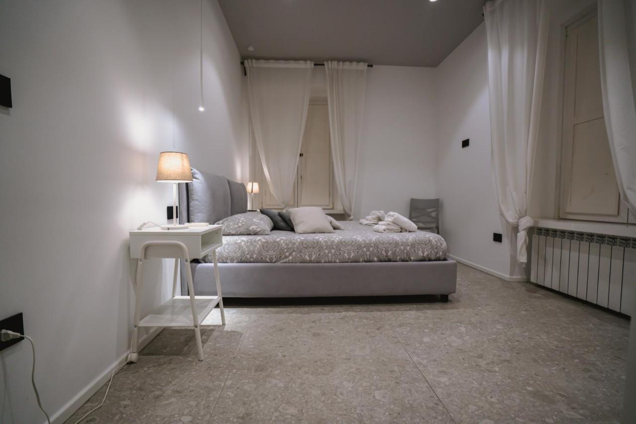 De Luca 6 Apartments Salerno Esterno foto