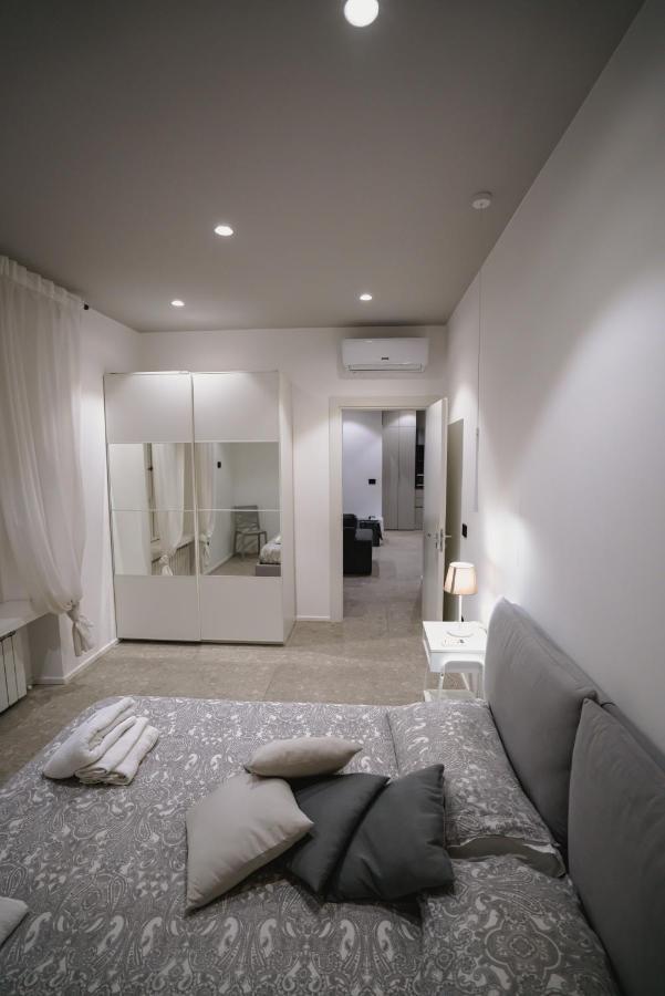 De Luca 6 Apartments Salerno Esterno foto