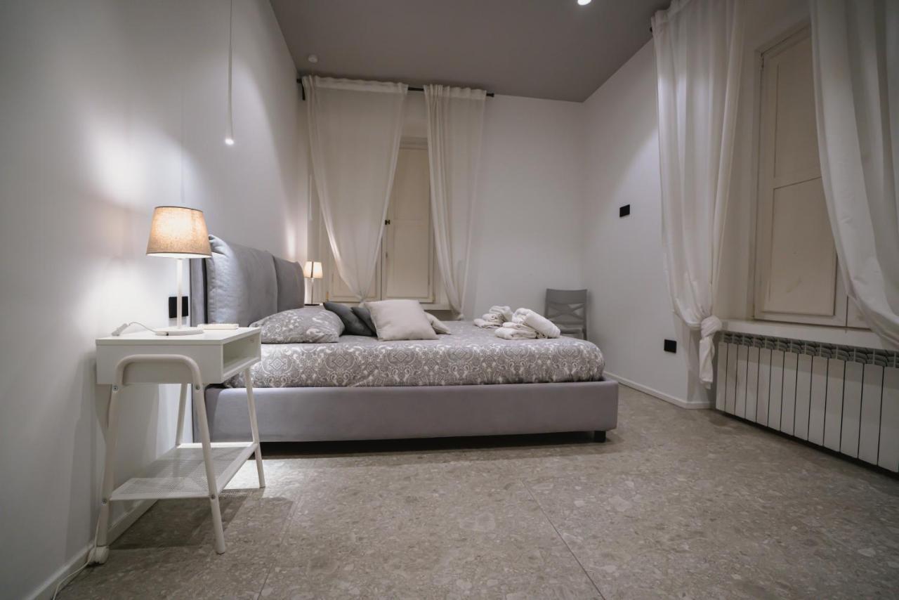 De Luca 6 Apartments Salerno Esterno foto