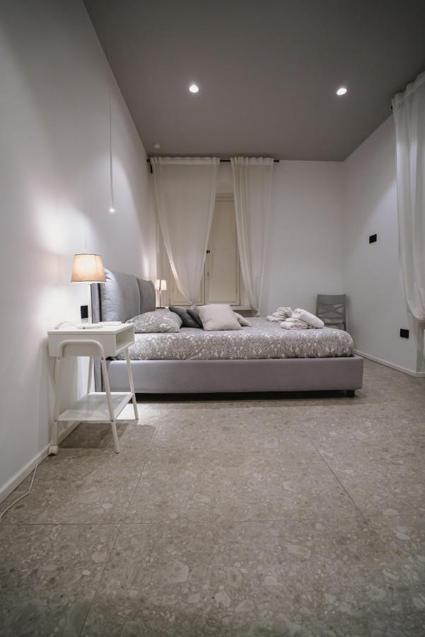 De Luca 6 Apartments Salerno Esterno foto