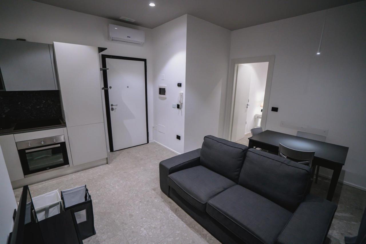 De Luca 6 Apartments Salerno Esterno foto