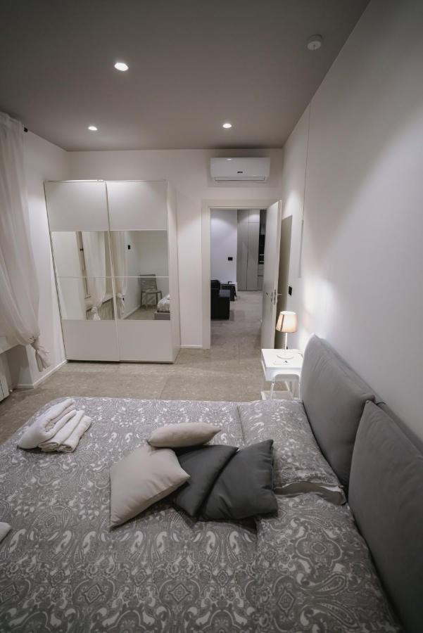 De Luca 6 Apartments Salerno Esterno foto